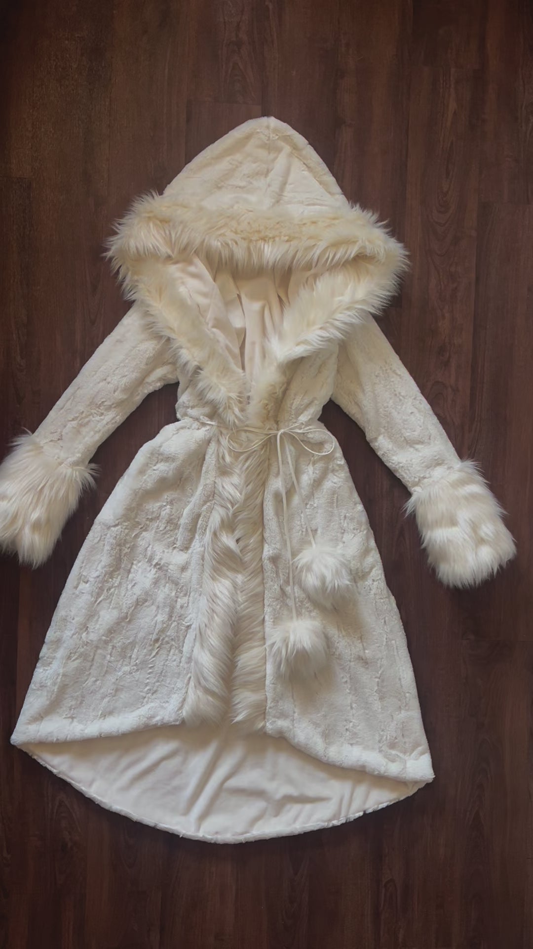 Women's Temptress Coat in "White Raven"